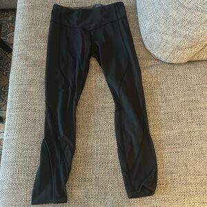 Great condition Lululemon 7/8 leggings with breathable mesh on bottom of calf